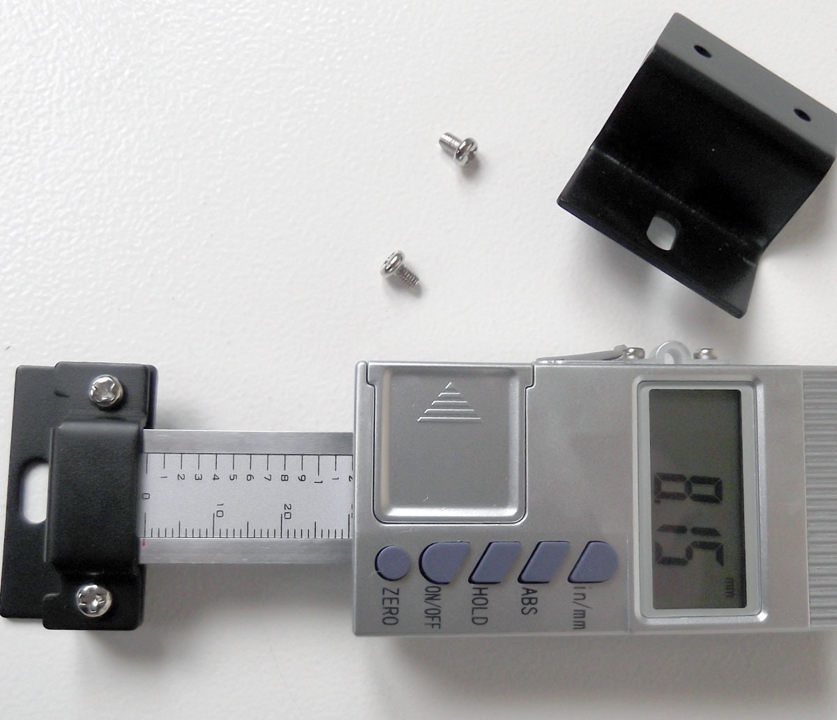 Digitální snímač polohy vertikální, rozlišení 0.01 mm, rozsah měření 200 mm