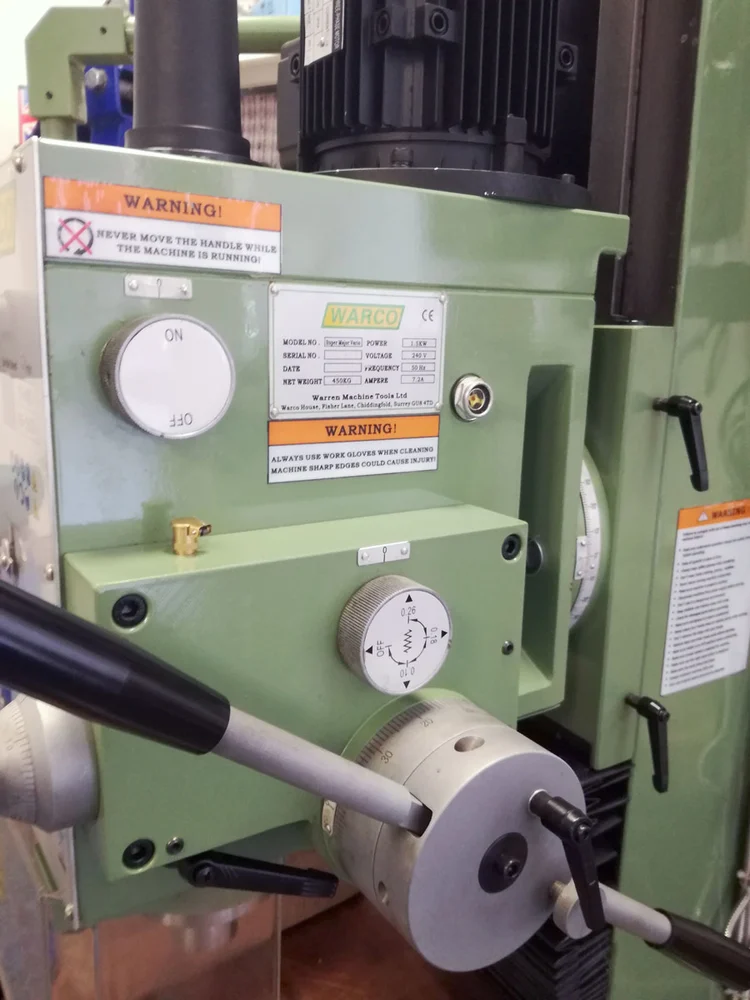 Warco Super Major Vario, robustní frézka s podélným posuvem a strojním posuvem pinoly - 450 kg, LCD digitálním odměřováním 3-osy a invertorem