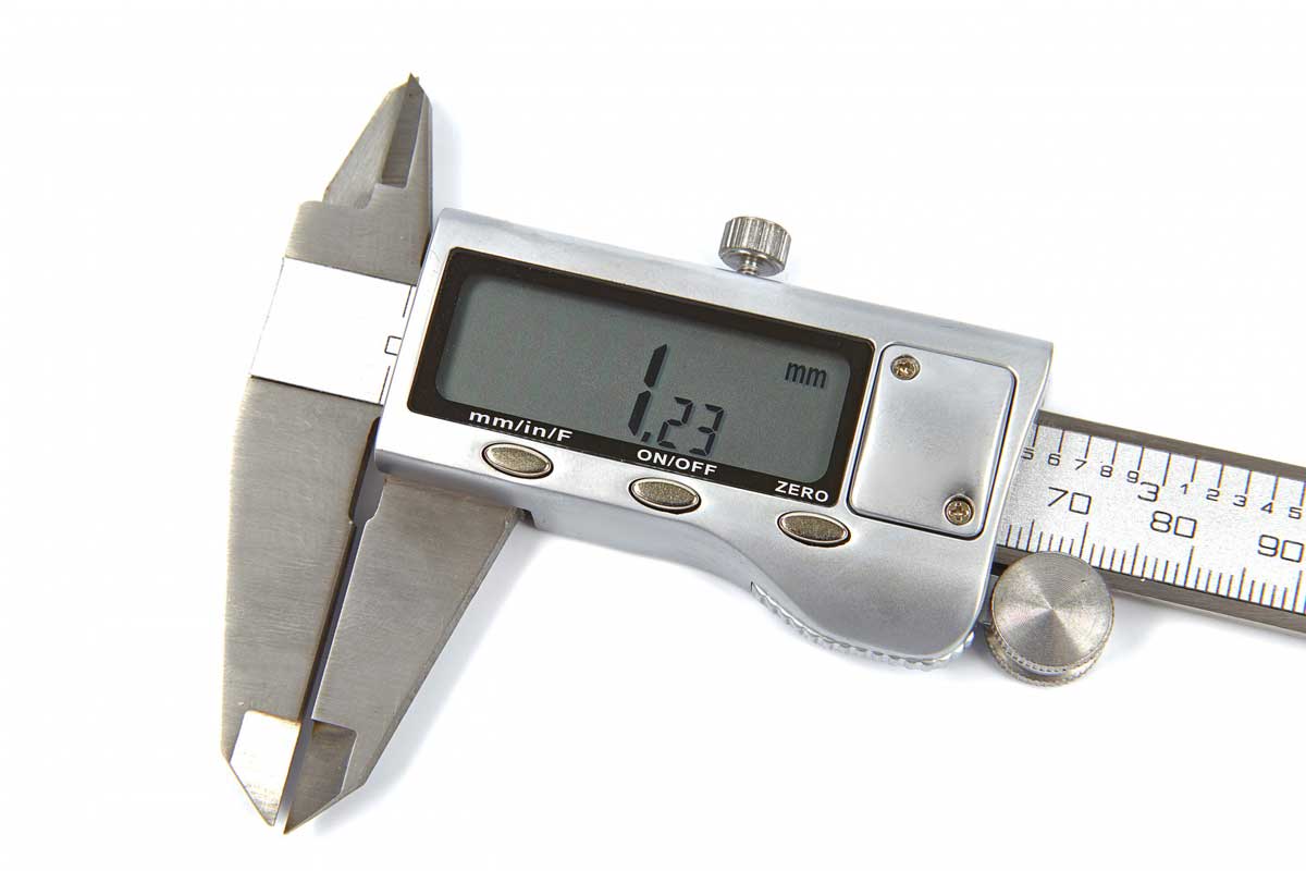 Měřítko posuvné digitální 100 mm, mm/inch, posuvné kolečko pro nastavení palcem, kovové tělo, zobrazení i pro palcové zlomky