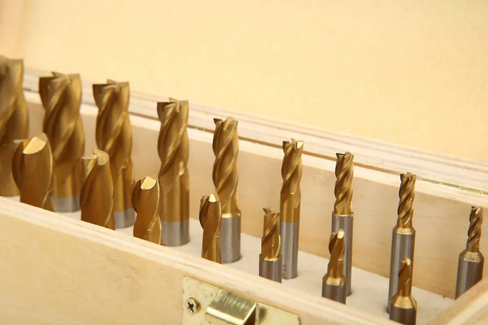 Kvalitní HSS-TiN frézy, 4-břité i 2-břité, 3 - 20 mm, sada 20 ks