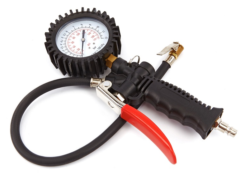 Pneuhustič - profesionální pistole na huštění pneumatik s manometrem pro tlak až 12 barů