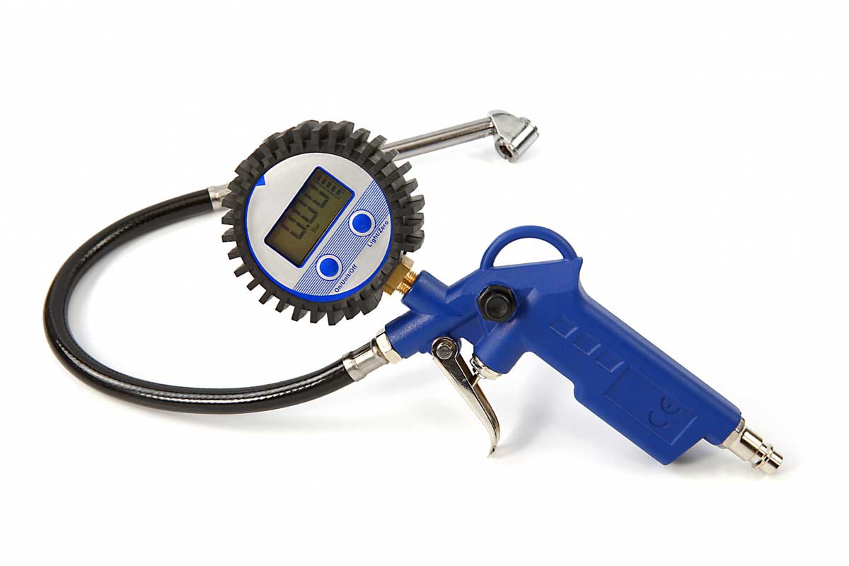 Digitální plnič pneumatik, pneuhustič 0-8 bar, rozsah měření 0 - 12 bar