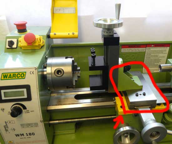 Spojovací materiál (šrouby) pro upevnění frézovacího suportu k soustruhu Warco WM 180