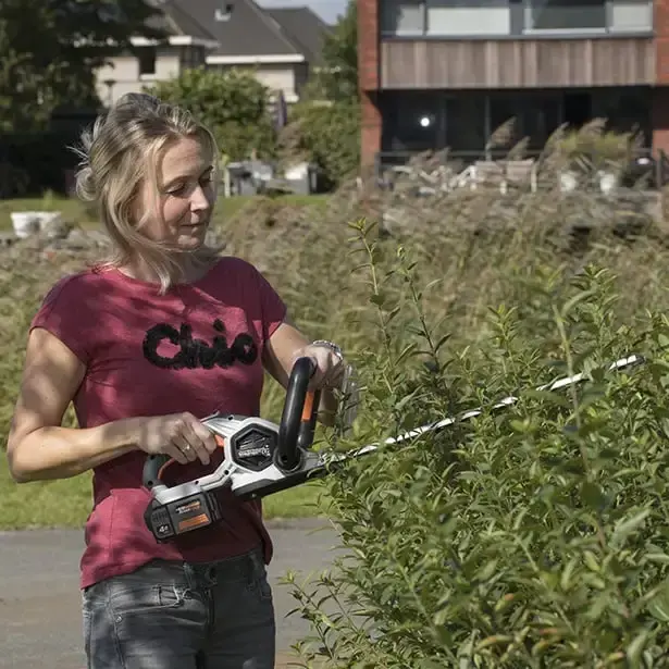 AKU nůžky na živý plot, plotostřih, 18V Li-Ion, bez baterie a nabíječky, bateriová platforma MAXXPACK BATAVIA