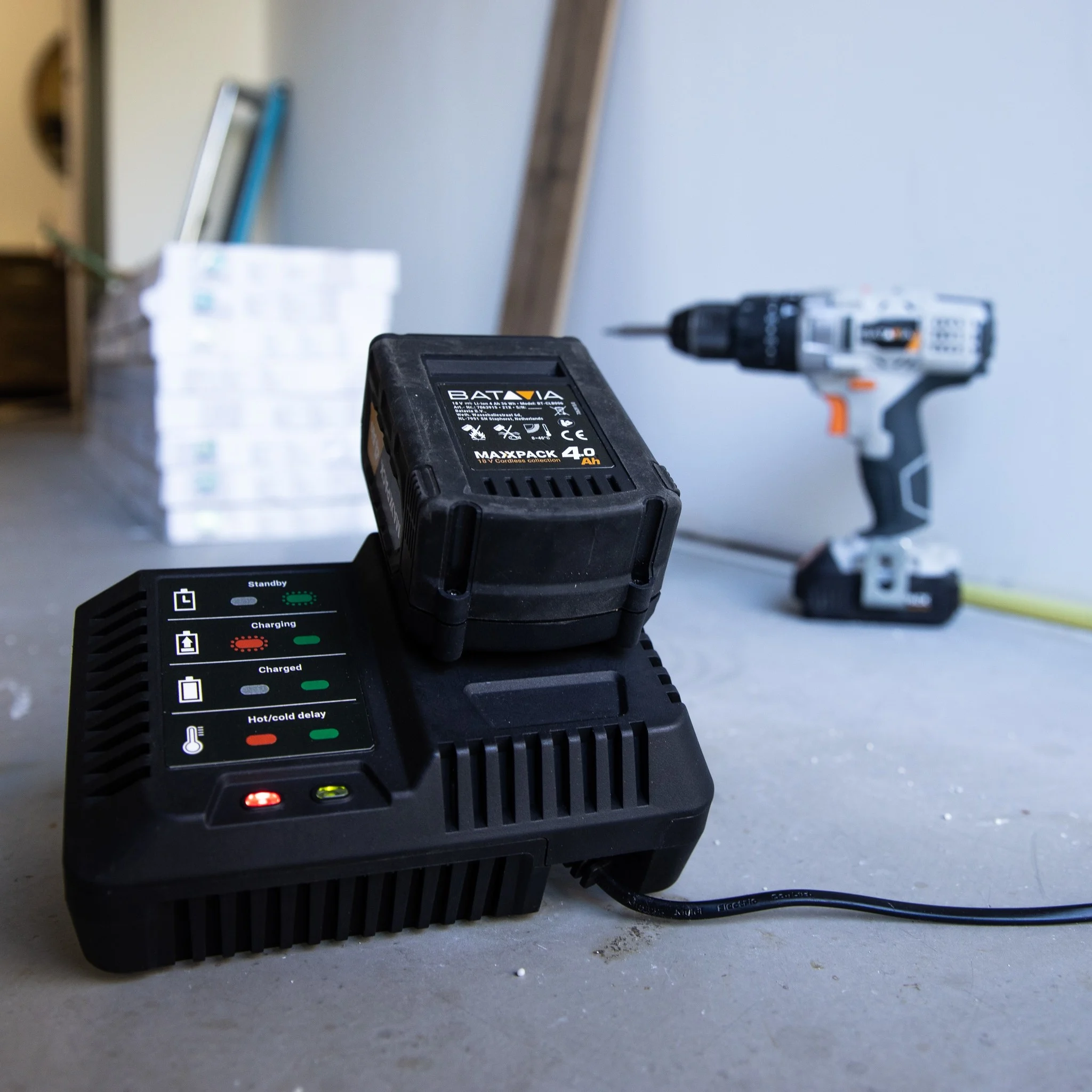 Nabíječka 18V, pro 2Ah, 4Ah a 5Ah baterie MAXXPACK pro AKU nářadí BATAVIA MAXXPACK