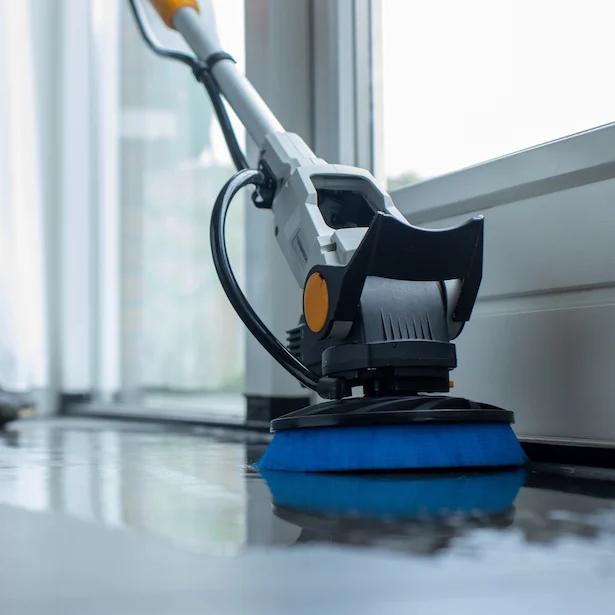 AKU bezdrátový rotační čistící kartáč TWIN BRUSH na všechny druhy povrchů, rotační kartáč na čištění solárních panelů a bazénů, 18V Li-Ion, bez baterie a nabíječky, bateriová platforma MAXXPACK BATAVIA