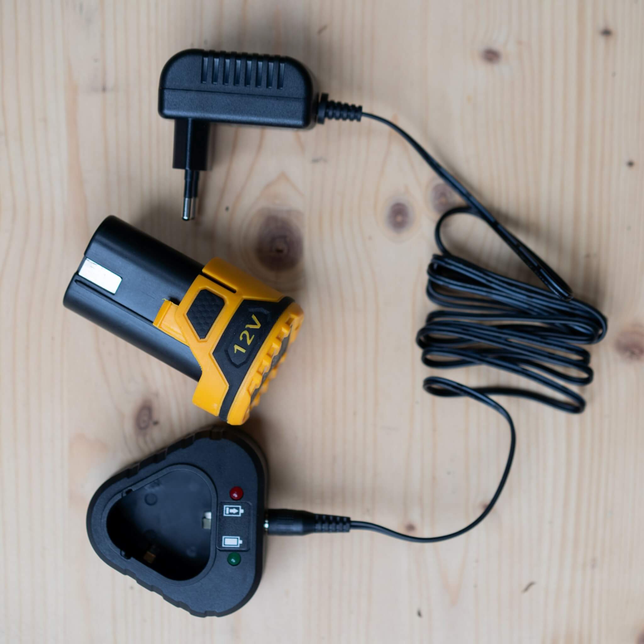 Náhradní nabíječka pro 12V Li-Ion baterie pro Aku nářadí FIXXPACK BATAVIA