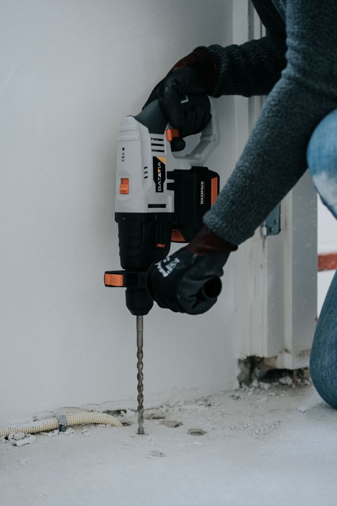 AKU bezdrátové vrtací kladivo s příklepem, SDS plus, 18V Li-Ion, 5000 příklepů za min., energie 0,8 Joule, bez baterie a nabíječky, bateriová platforma MAXXPACK BATAVIA