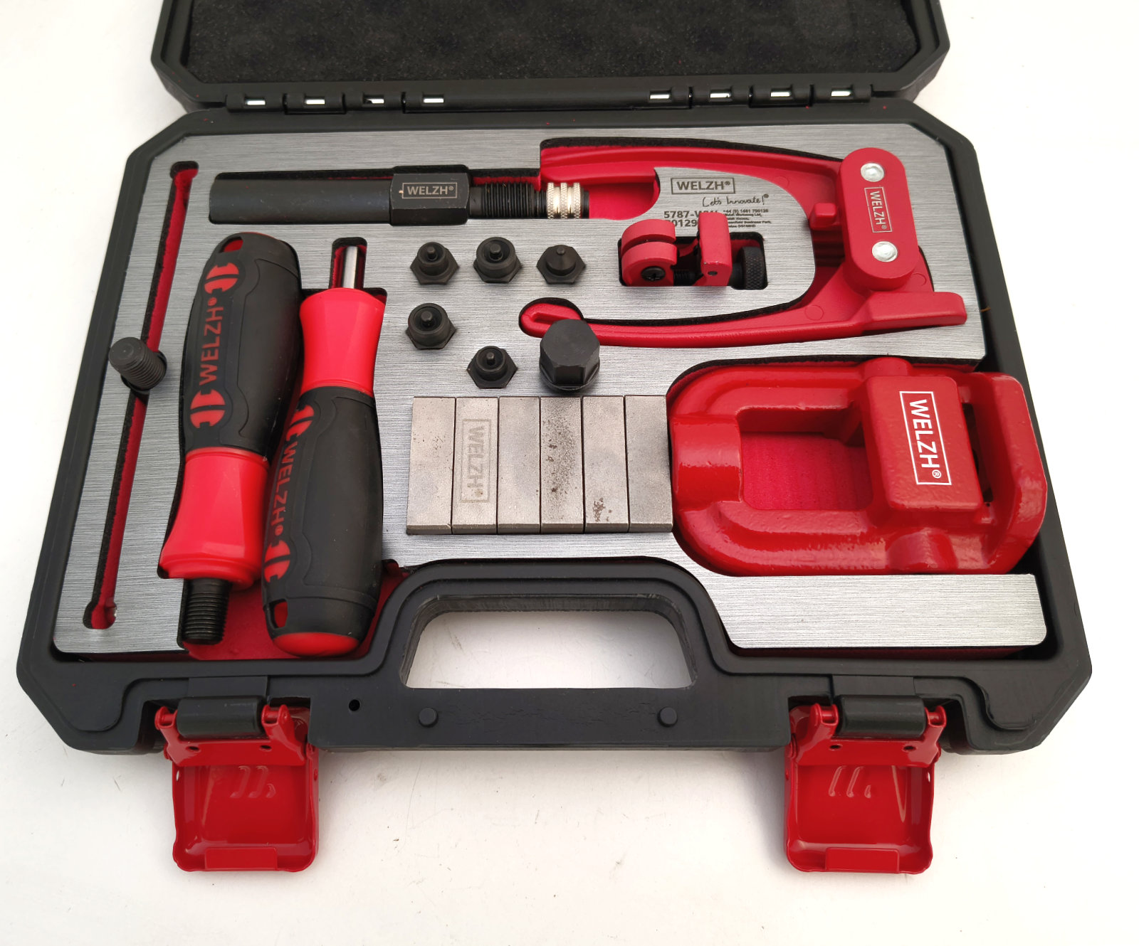 Profesionální sada nástrojů a přípravků pro pertlování brzdových trubek Flare-Mate™, Welzh