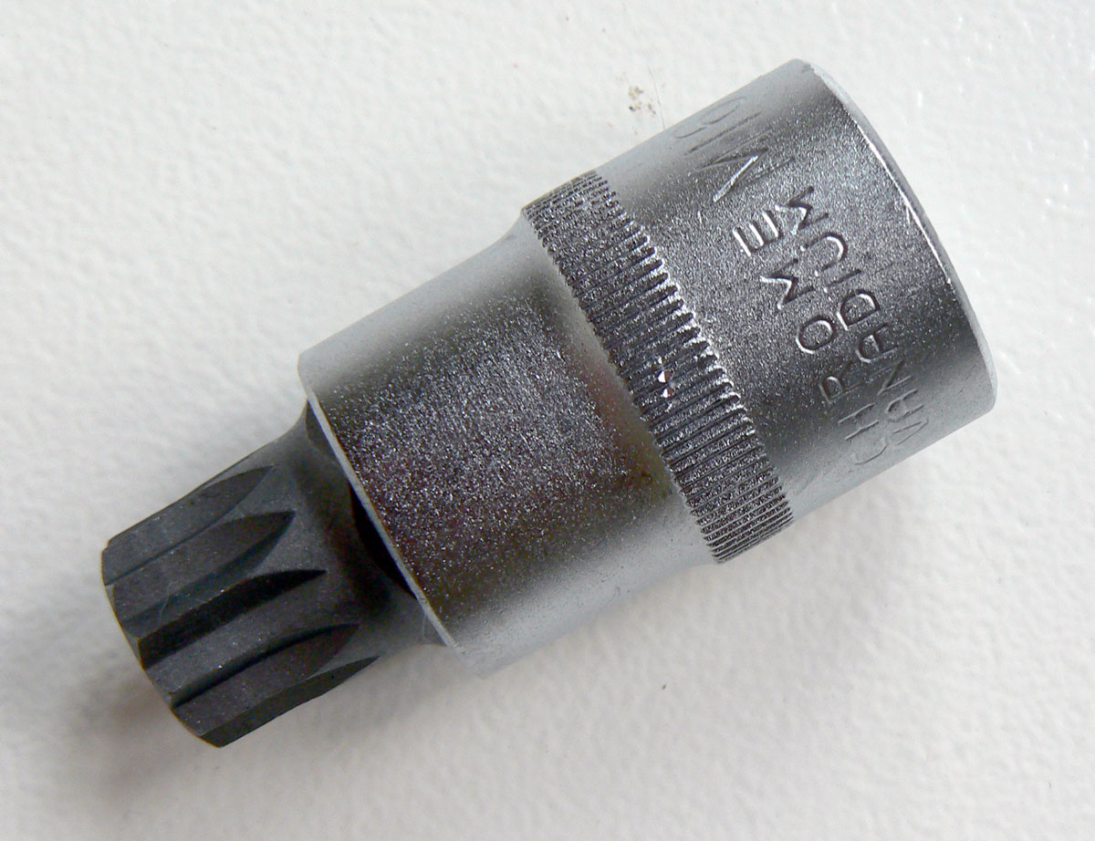 Hlavice zástrčná 1/2", XZN M16, vrtaná, max 50 Nm na olejové výpustě, Condor Werkzeug
