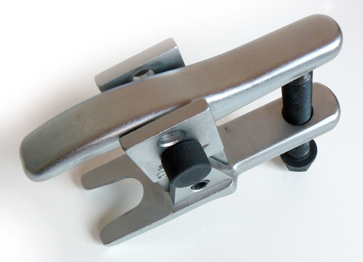 Stahovák kulových čepů univerzální 50 - 80 mm, vidlice 20 mm, 2 pozice, Triumf