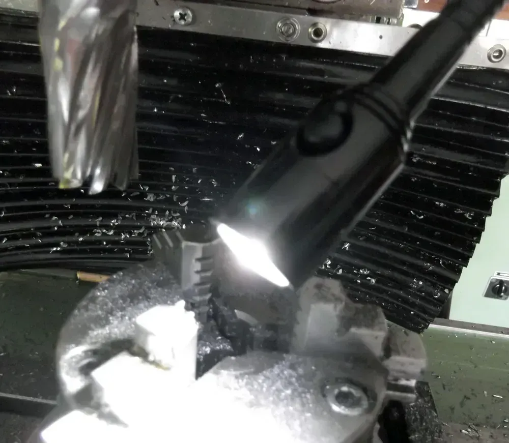 Výkonné bodové LED světlo s upínací svěrkou, Warco