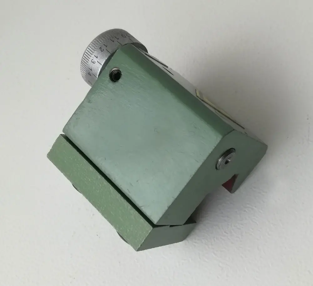 Mikrostop - stavitelný doraz podélného posuvu soustruhů, pro V-lože, Warco