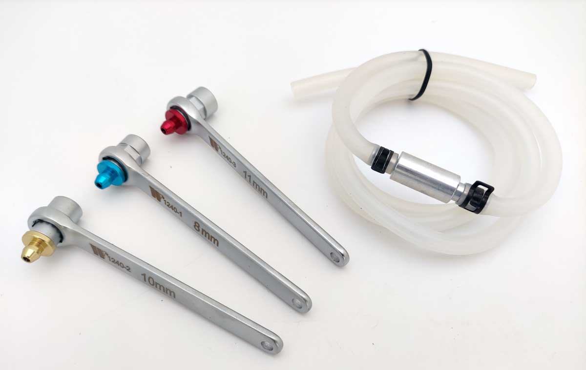 Sada nástavců a hadiček pro snadné odvzdušňování brzdových systémů, Welzh