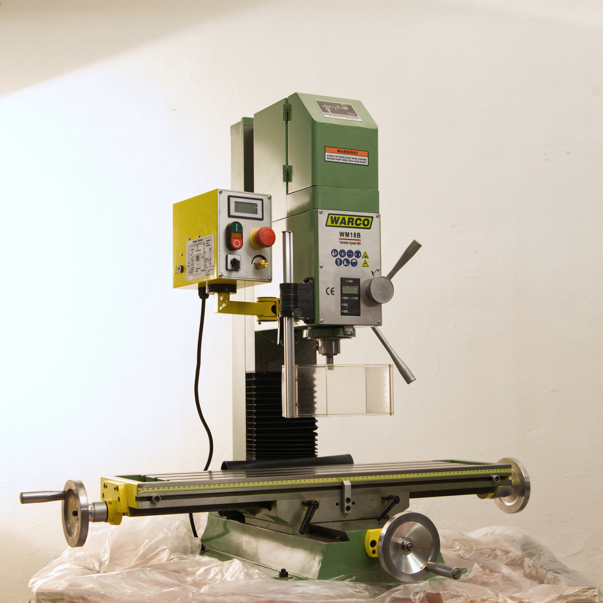 Warco WM 18B, frézka na kov, řemenový pohon, variabilní otáčky - 230 kg