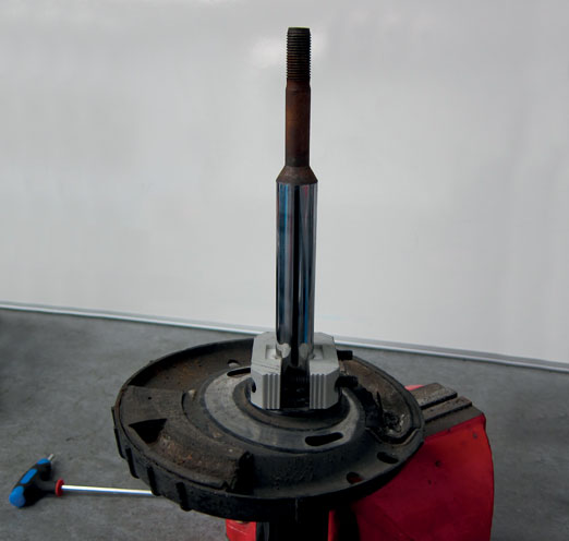 Svorka pro centrální osu tlumičů s rozpěrnou vložkou, 60 mm, Welzh