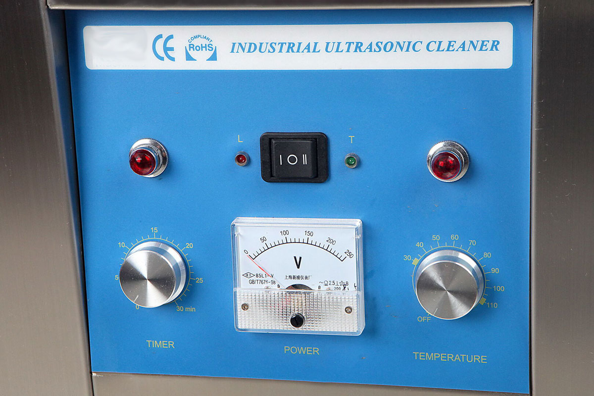 HBM Průmyslová ultrazvuková čistička 40l s ohřevem, celkový výkon až 2720 W