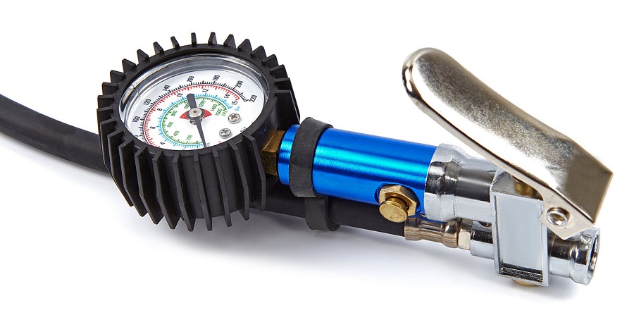 Pneuhustič - pistole na huštění pneumatik s manometrem 15 barů