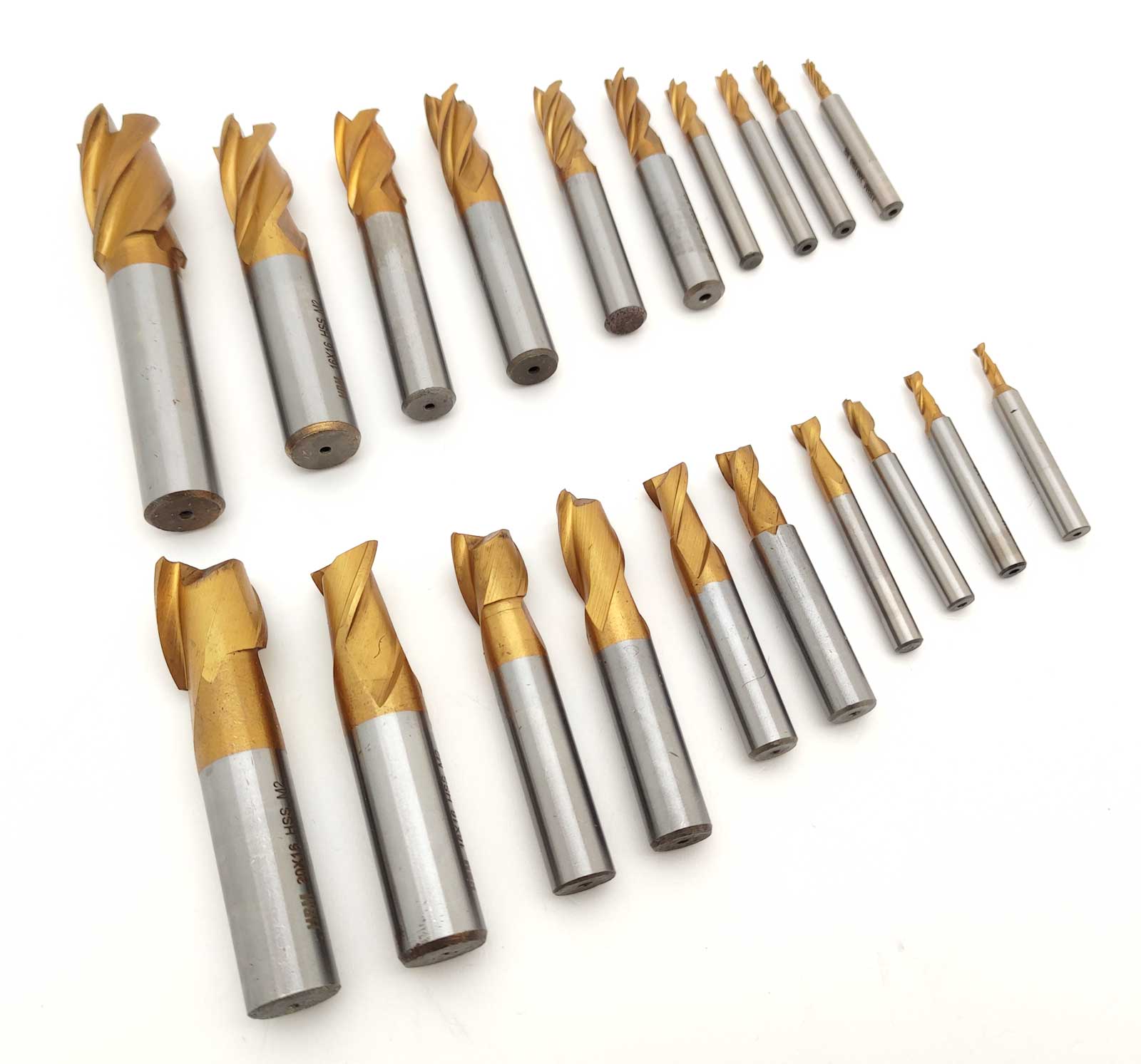 Kvalitní HSS-TiN frézy, 4-břité i 2-břité, 3 - 20 mm, sada 20 ks, dřevěný box