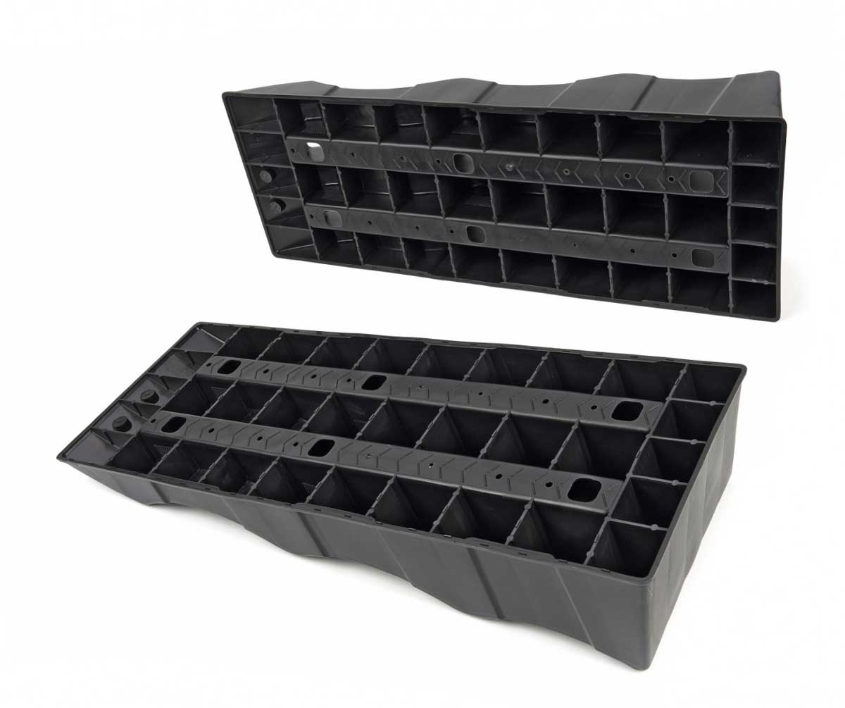 Nájezdy, nájezdové rampy plastové, stupňovité, 610 x 210 x 120 mm, pro stabilizaci vozidla nebo karavanu, nosnost až 2.5t