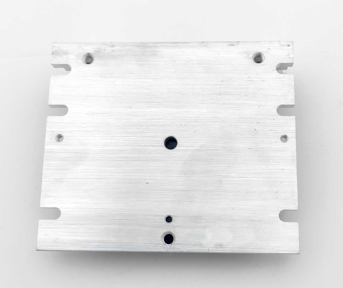 Ovládací jednotka pro regulaci otáček uhlíkových stejnosměrných motorů menších obrábecích strojů