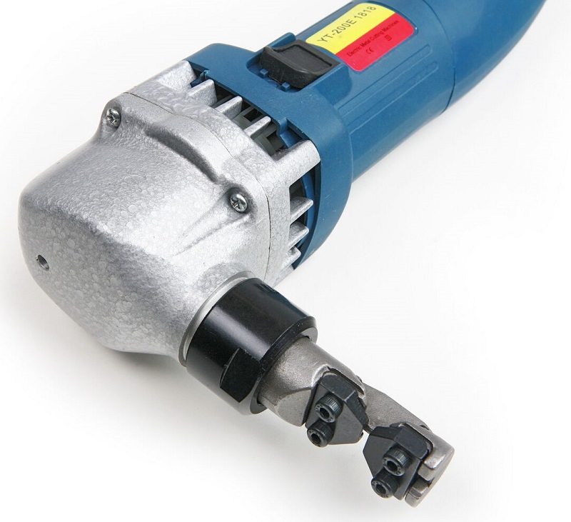 Pneumatický, vzduchový prostřihovač plechu