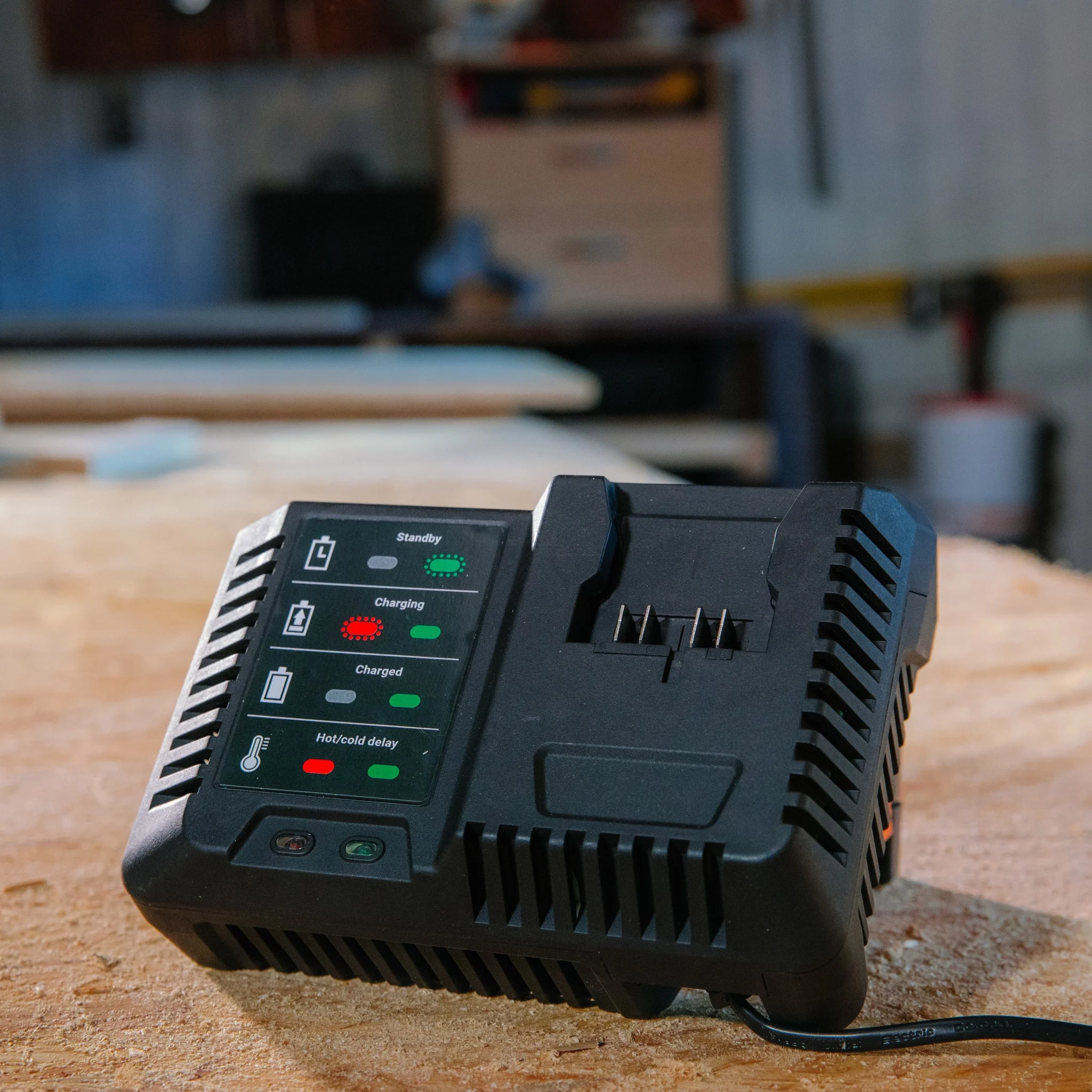 Nabíječka 18V, pro 2Ah, 4Ah a 5Ah baterie MAXXPACK pro AKU nářadí BATAVIA MAXXPACK