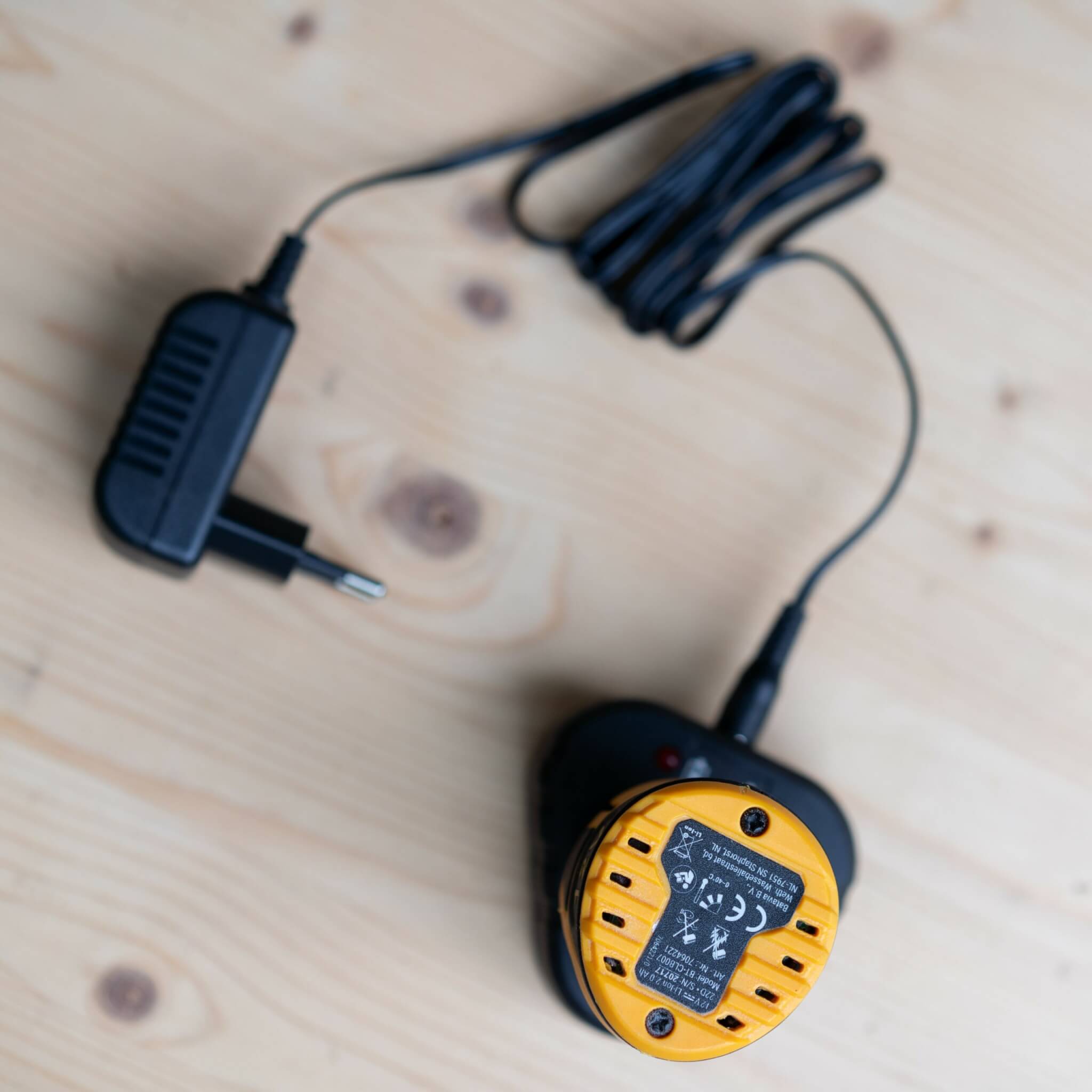 Náhradní nabíječka pro 12V Li-Ion baterie pro Aku nářadí FIXXPACK BATAVIA