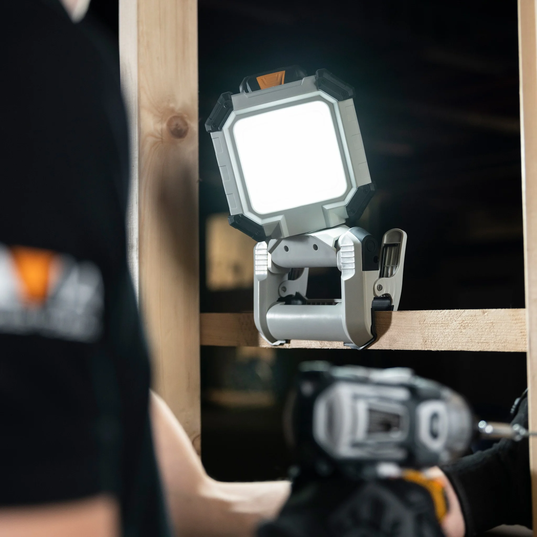 Aku bezdrátové LED stavební světlo, světlo na kempování, 1800 Lumen, IP54, bez baterie a nabíječky, bateriová platforma MAXXPACK BATAVIA