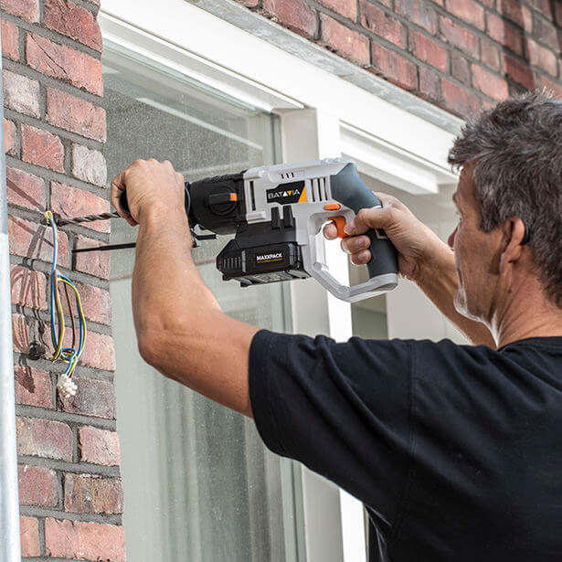 AKU bezdrátové vrtací kladivo s příklepem, SDS plus, 18V Li-Ion, 5000 příklepů za min., energie 0,8 Joule, bez baterie a nabíječky, bateriová platforma MAXXPACK BATAVIA