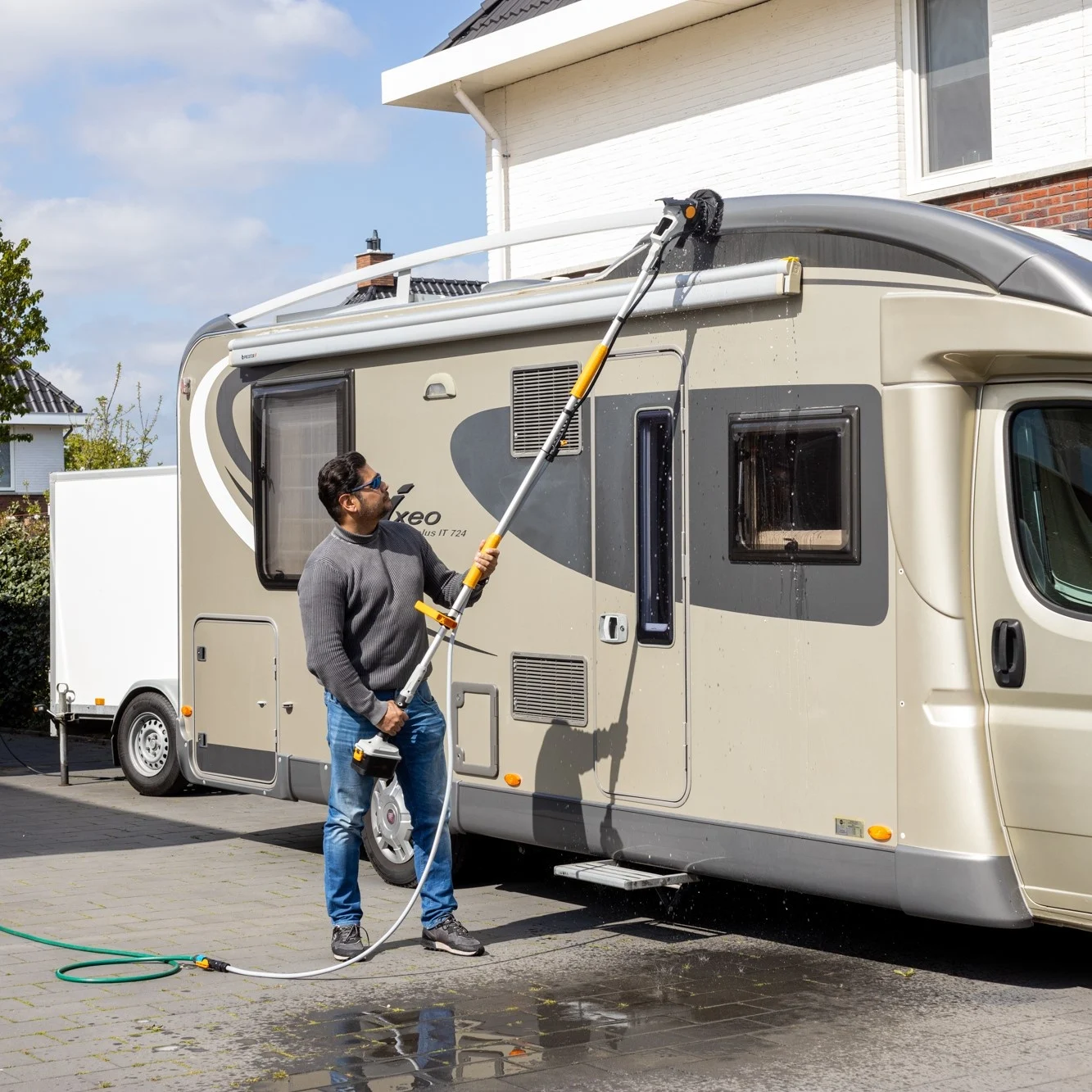 Prodlužovací násada s rukojetí délka 80 cm pro AKU rotační čistící kartáč TWIN BRUSH BATAVIA