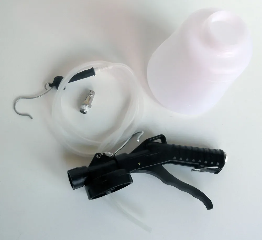 Odsávačka pneumatická na odvzdušnění brzdového systému, Triumf