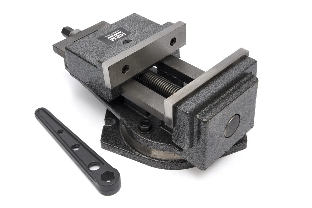 Litinový strojní svěrák s odnímatelnou otočnou základnou pro strojní obrábění - šířka čelistí 160 mm, 18 kg