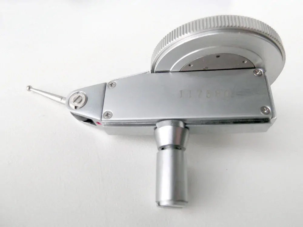 Odchylkoměr (úchylkoměr) analogový páčkový číselníkový, 0,01mm, KM