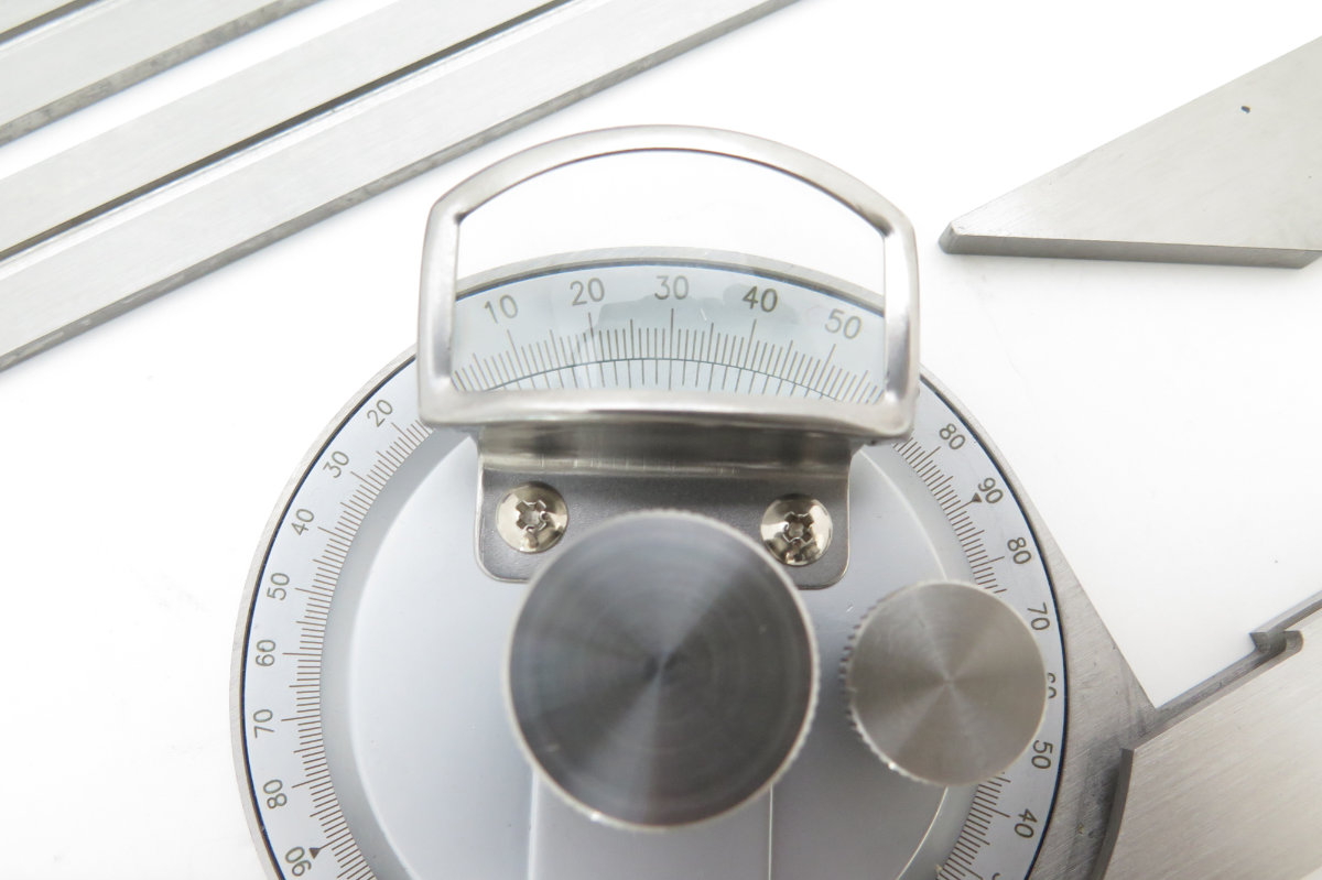 Úhloměr s lupou a 4 pravítky  (80, 150, 195 a 300 mm), 0-360°, rozlišení 5´, PN 25 1624, KM