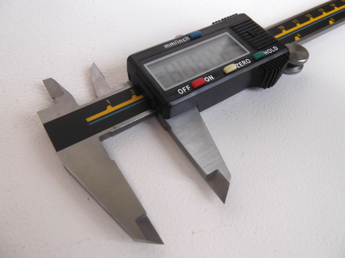 Posuvné měřítko digitální 150 mm - DIN 862, metrické i palcové, mnoho funkcí, KM