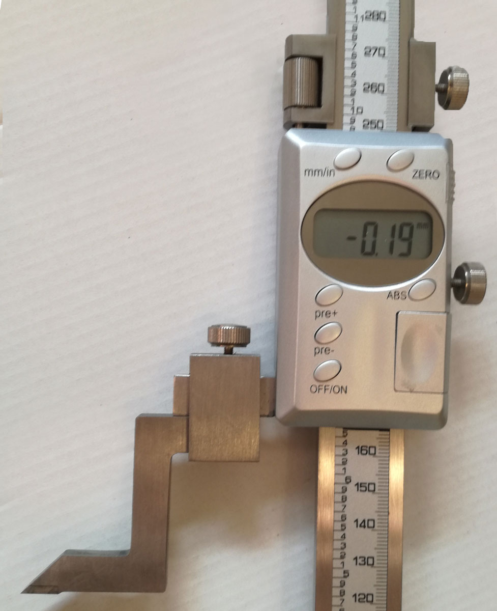 Výškoměr posuvný digitální 200 mm, metrický i palcový, Warco