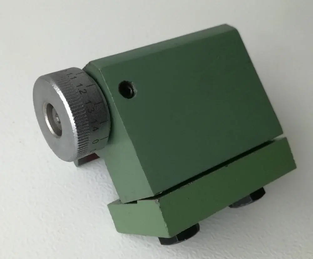 Mikrostop - stavitelný doraz podélného posuvu soustruhů, pro V-lože, Warco