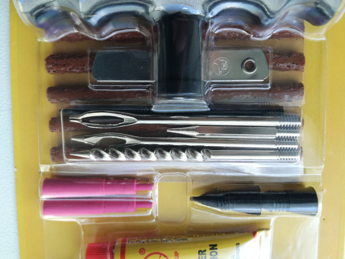 Opravná sada na lepení / opravu bezdušových pneumatik do otvoru velikosti cca 4 mm, 10 dílů, Triumf