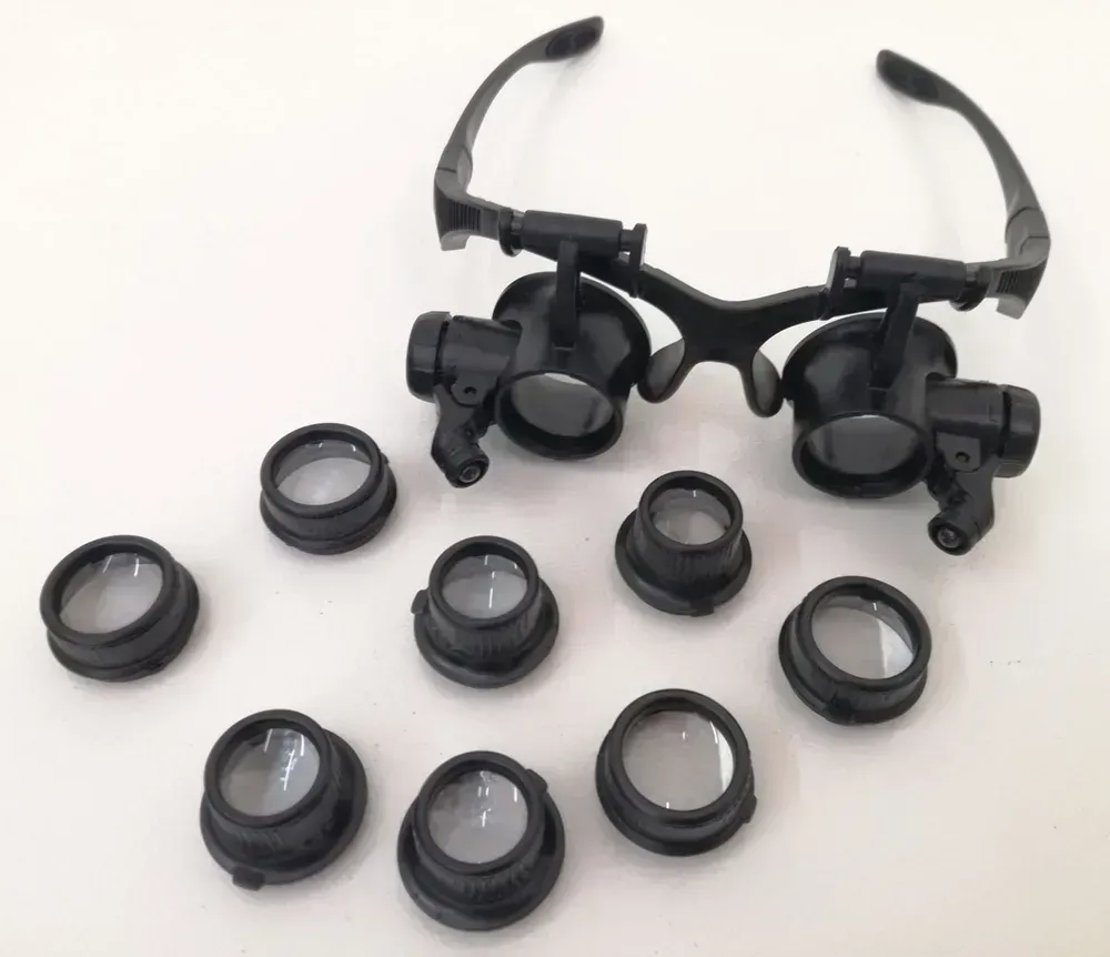 Hodinářské brýle pro jemnou mechaniku s výměnnými zvětšovacími skly a LED světlem