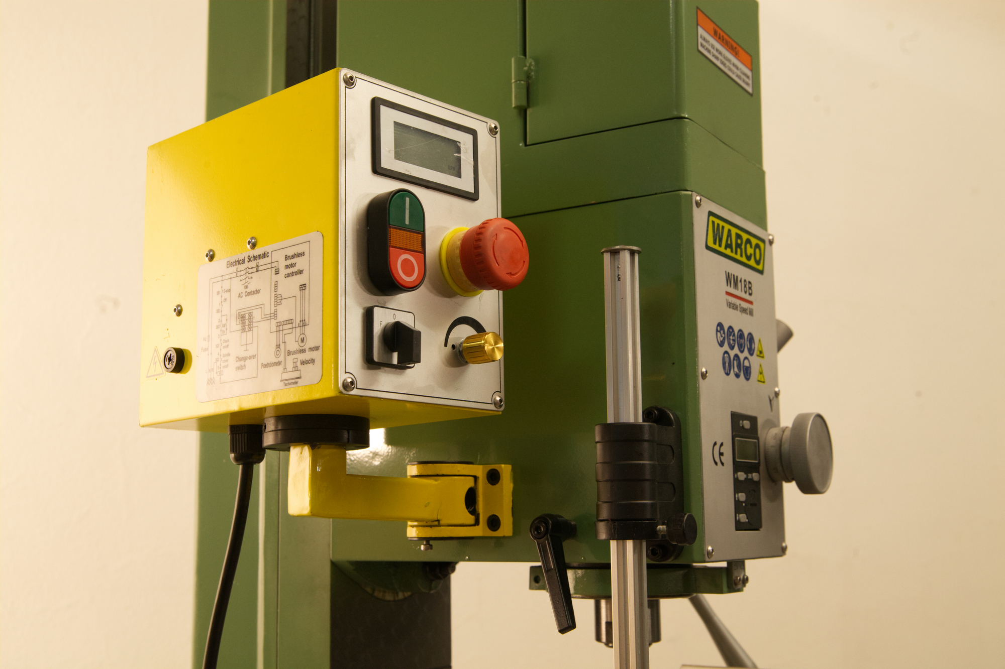 Warco WM 18B, frézka na kov, řemenový pohon, variabilní otáčky - 230 kg