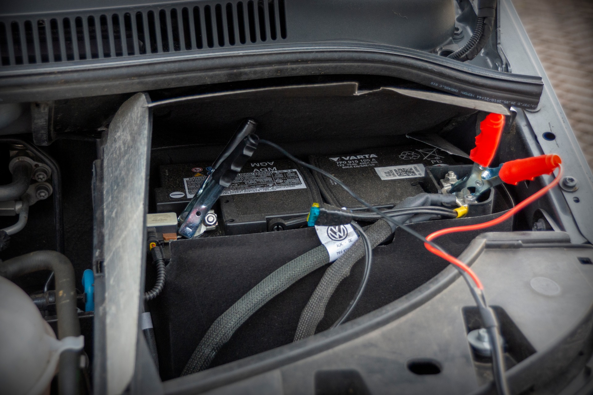 Přístroj na odvzdušnění brzd a spojky pro profesionální autoservis, 12V, Welzh