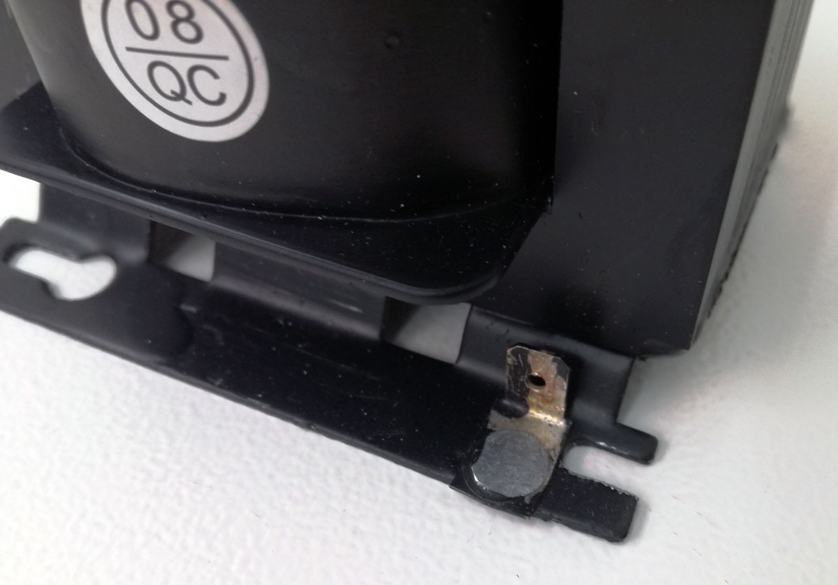 Bezpečnostní transformátor pro obráběcí stroje