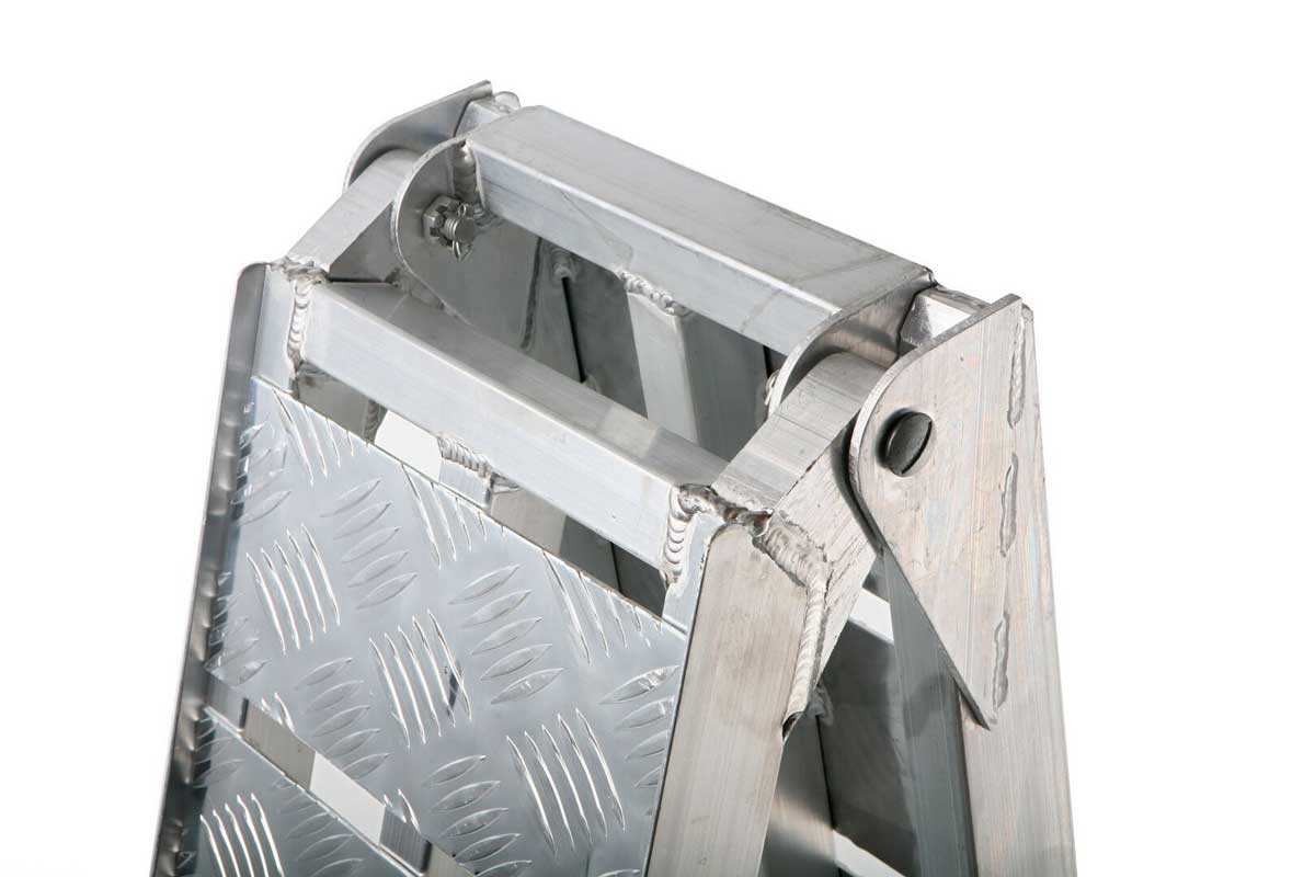 Robustní skládací hliníkový nájezd s nosností až 680 kg