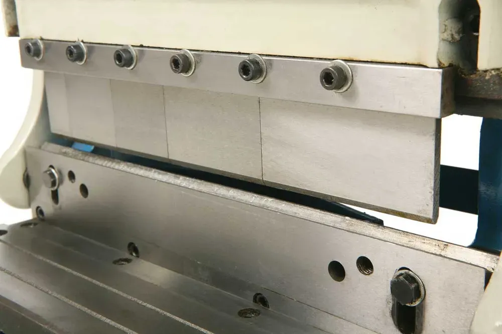 Kombinovaný stroj na plech 305 - nůžky-stáčečka-ohýbačka plechu, 3 v 1, 305 mm, 45 kg