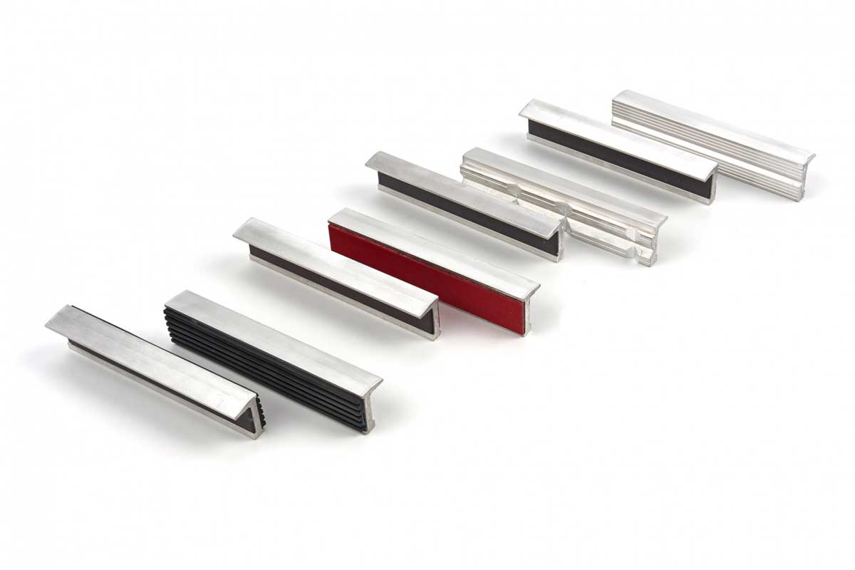 Sada 4 párů ochranných hliníkových čelistí s přídržnými magnety pro svěrák, s plstí a gumou, šířka 100 mm