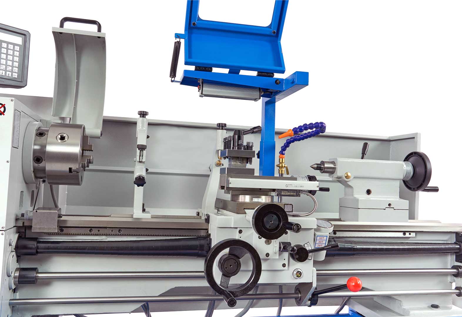 HBM 360 x 1000, profesionální hrotový soustruh na kov, vrtání osy vřetene 50 mm, 3 převodovky v oleji, 3-osé digitální odměřování s LCD, plně vybavený, motor 1.5 kW, 400 V, 650 kg