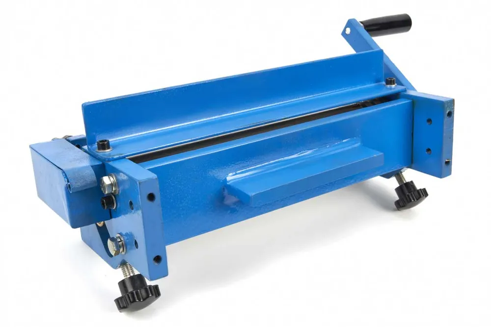 Ruční průmyslová zakružovačka-stáčečka plechu, 300 x 2.5 mm, vhodná též pro upnutí do svěráku, 15 kg