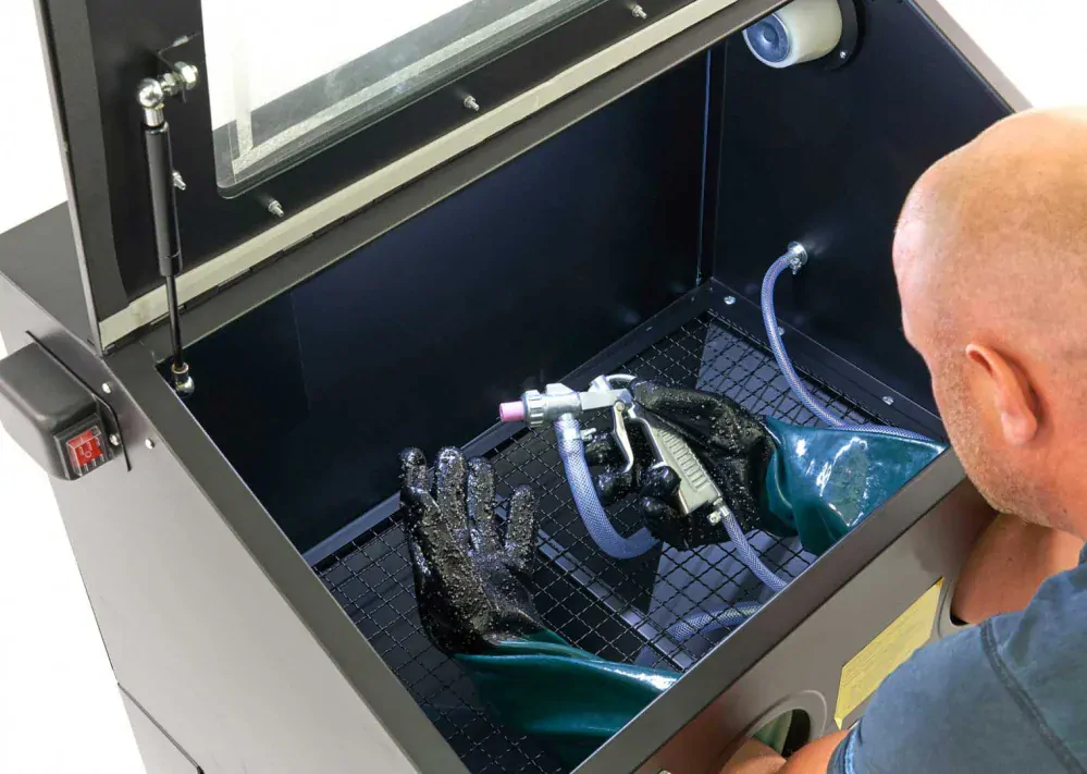 Profesionální pískovací box SBC 190 - kabina pro tryskání (pískovačka), čelní kryt s plynovými vzpěrami