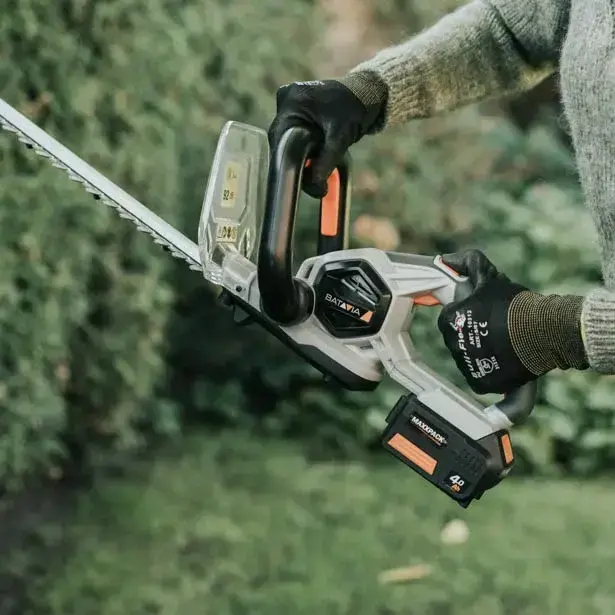 AKU nůžky na živý plot, plotostřih, 18V Li-Ion, bez baterie a nabíječky, bateriová platforma MAXXPACK BATAVIA